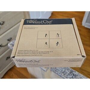 NIB  Set Of 4 Pampered Chef Square Glass Snowman Plates Christmas Holiday Plates
